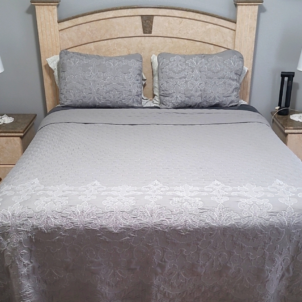 Regency Collection Elegant Gray Bedding 3 Piece Set